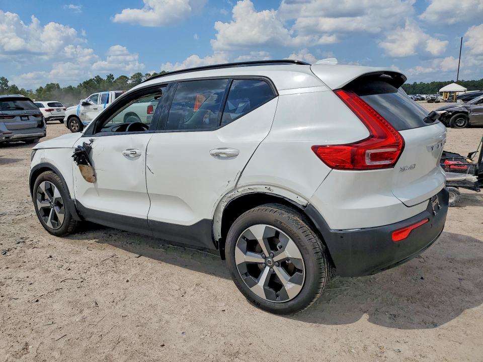Photo 2 from auction – 2026 VOLVO XC40 with VIN YV4L12UC6T2735551