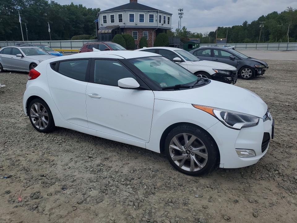 Photo 4 from auction – 2017 HYUNDAI VELOSTER with VIN KMHTC6AD4HU315568