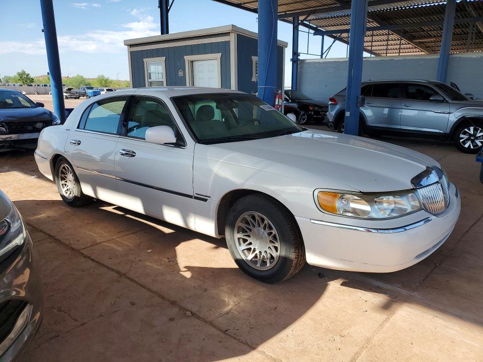 Photo 4 from auction – 2000 LINCOLN TOWN CAR with VIN 1LNHM82W6YY902586