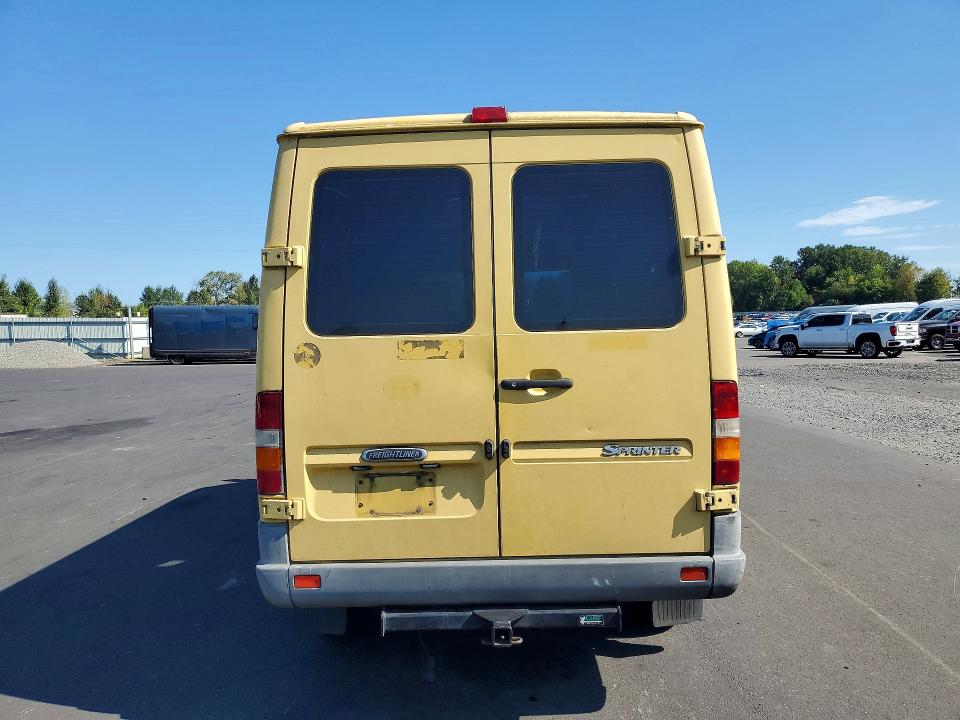 Photo 6 from auction – 2004 FREIGHTLINER SPRINTER with VIN WD2PD644245640737