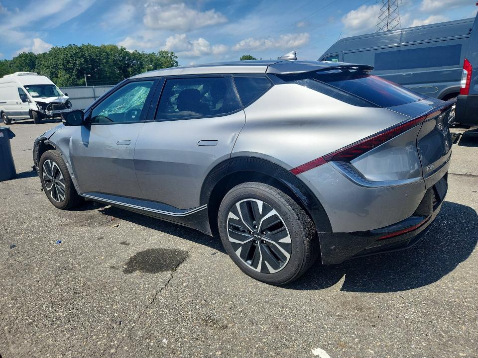Photo 2 from auction – 2024 KIA EV6 with VIN KNDC34LA2R5202239