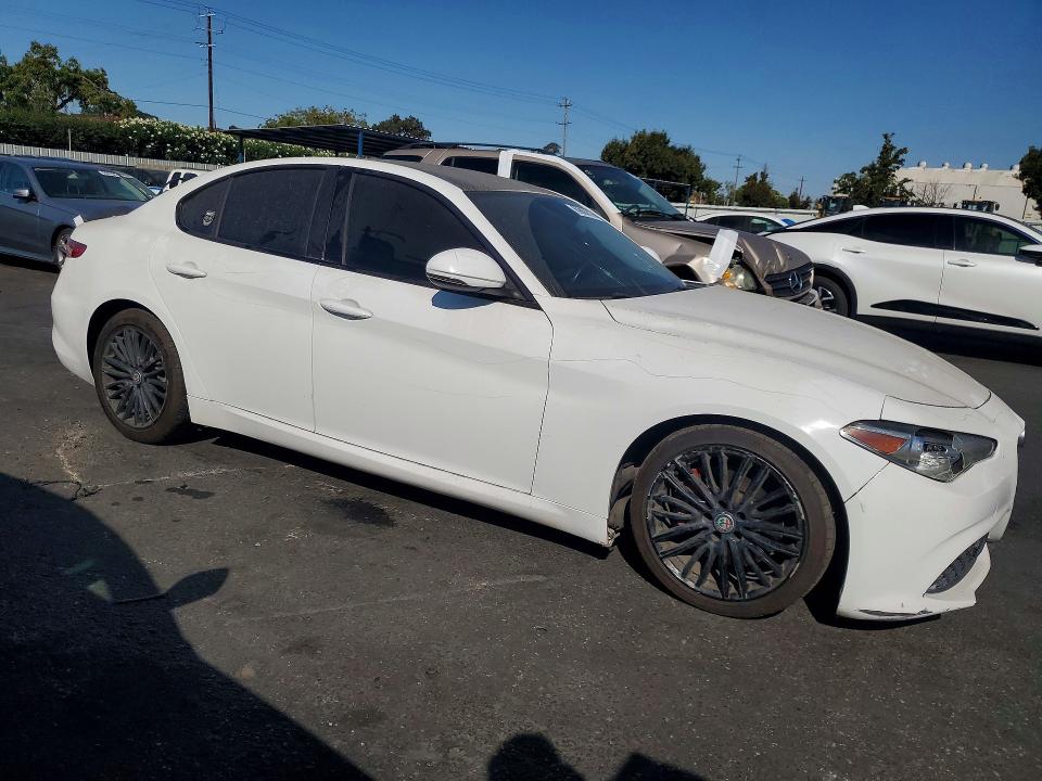 Снимка 4 от търг – 2018 ALFA ROMEO GIULIA с VIN ZARFAECN3J7576434