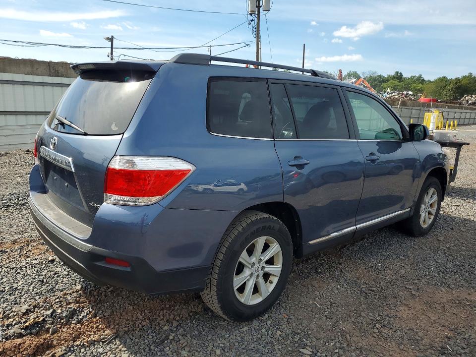 Foto 3 de la subasta – 2013 TOYOTA HIGHLANDER con VIN 5TDBK3EH3DS197915