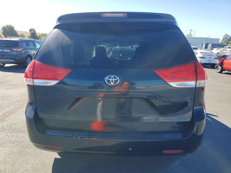 Снимка 6 от търг – 2011 TOYOTA SIENNA с VIN 5TDKK3DC1BS018726