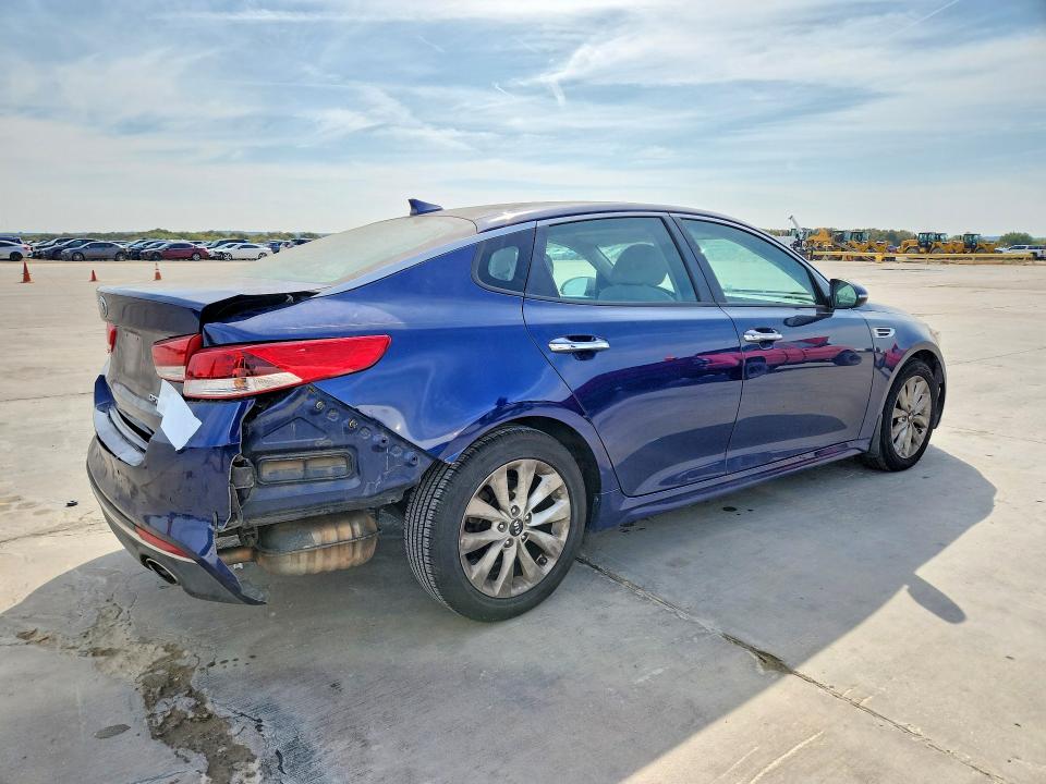 Foto 3 de la subasta – 2018 KIA OPTIMA con VIN 5XXGT4L33JG268463