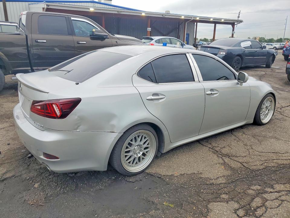 Photo 3 from auction – 2006 LEXUS IS with VIN JTHBE262765008685
