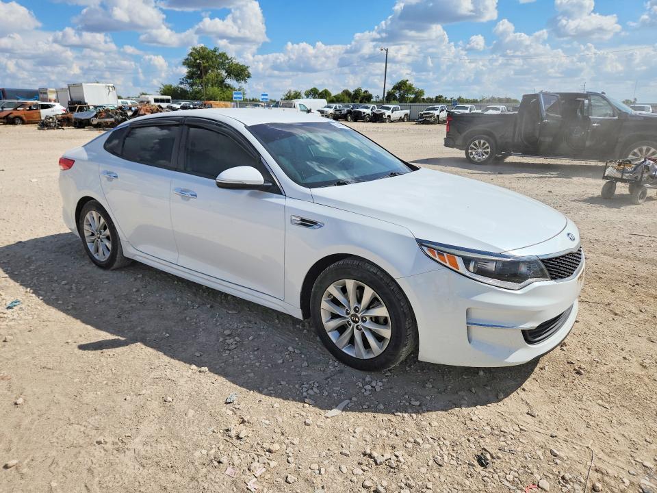 Photo 4 from auction – 2018 KIA OPTIMA with VIN 5XXGT4L36JG257439