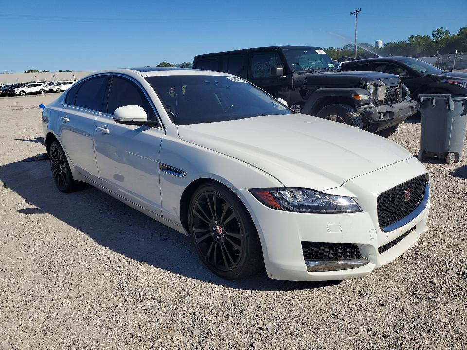 Foto 4 de la subasta – 2018 JAGUAR XF con VIN SAJBK4FX8JCY64150