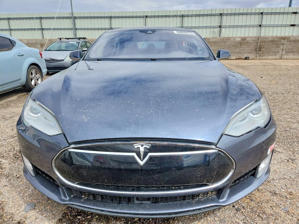 Фото 5 с аукциона – 2015 TESLA MODEL S с VIN 5YJSA1V28FF097383