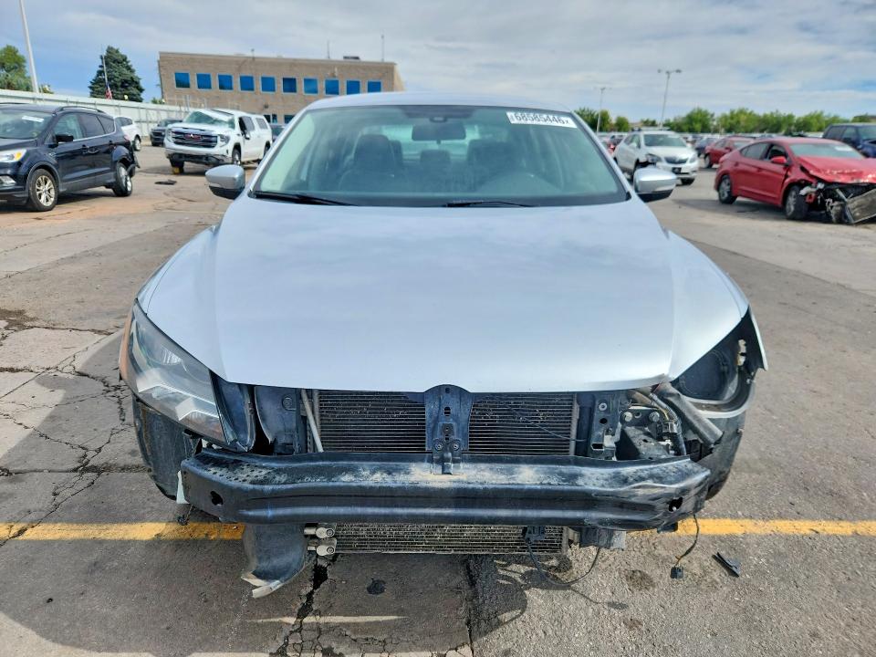 Снимка 5 от търг – 2015 VOLKSWAGEN PASSAT с VIN 1VWAT7A3XFC091876