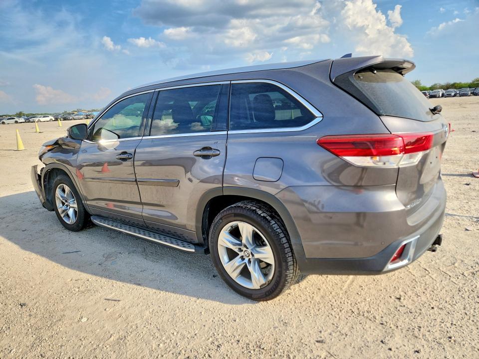 Photo 2 from auction – 2017 TOYOTA HIGHLANDER with VIN 5TDYZRFH1HS228110