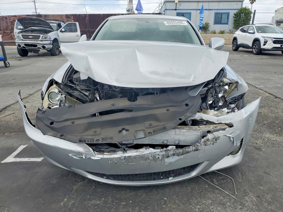 Фото 5 с аукциона – 2006 LEXUS IS с VIN JTHBE262362003906