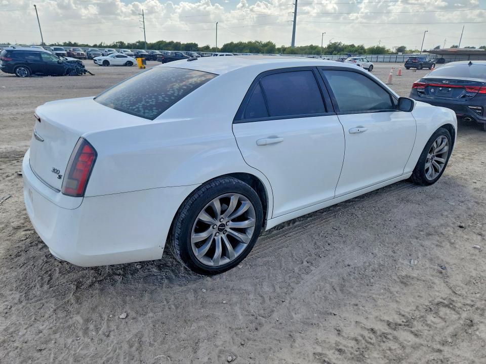 Photo 3 from auction – 2014 CHRYSLER 300 with VIN 2C3CCABG2EH355375