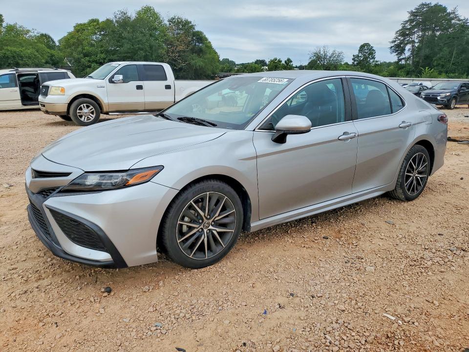TOYOTA CAMRY 2021 с VIN 4T1G11AK8MU440124 - Снимка от търг