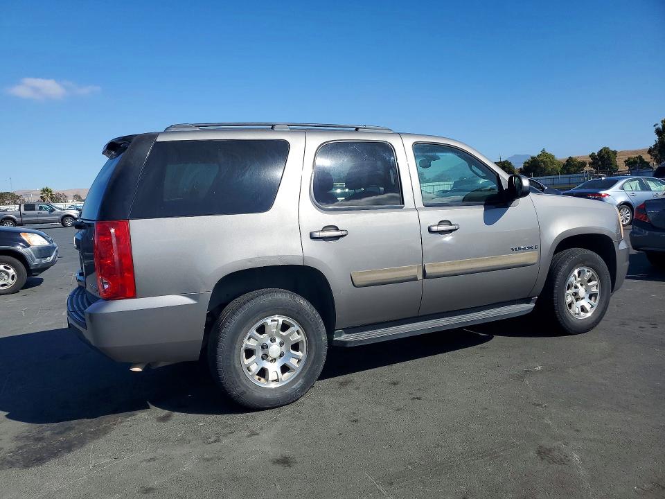 Photo 3 from auction – 2007 GMC YUKON with VIN 1GKFC13C77J359710
