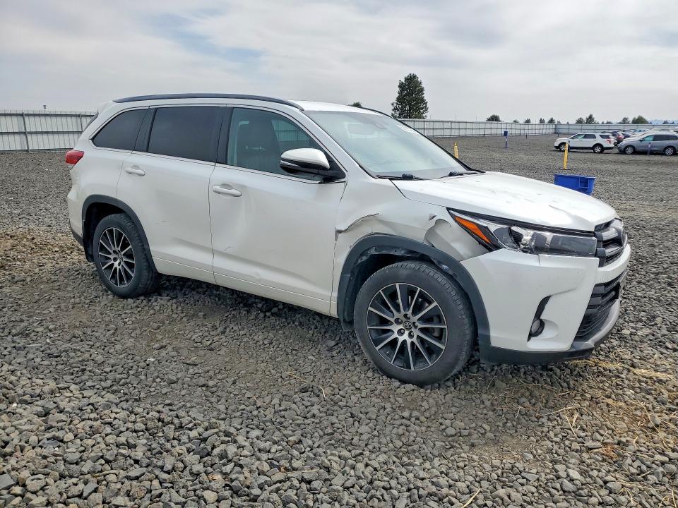 Zdjęcie 4 z aukcji – 2017 TOYOTA HIGHLANDER z VIN 5TDJZRFH4HS443028