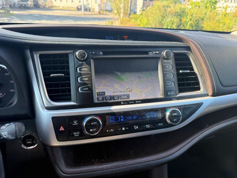 Photo 8 from auction – 2018 TOYOTA HIGHLANDER with VIN 5TDJZRFH4JS523113