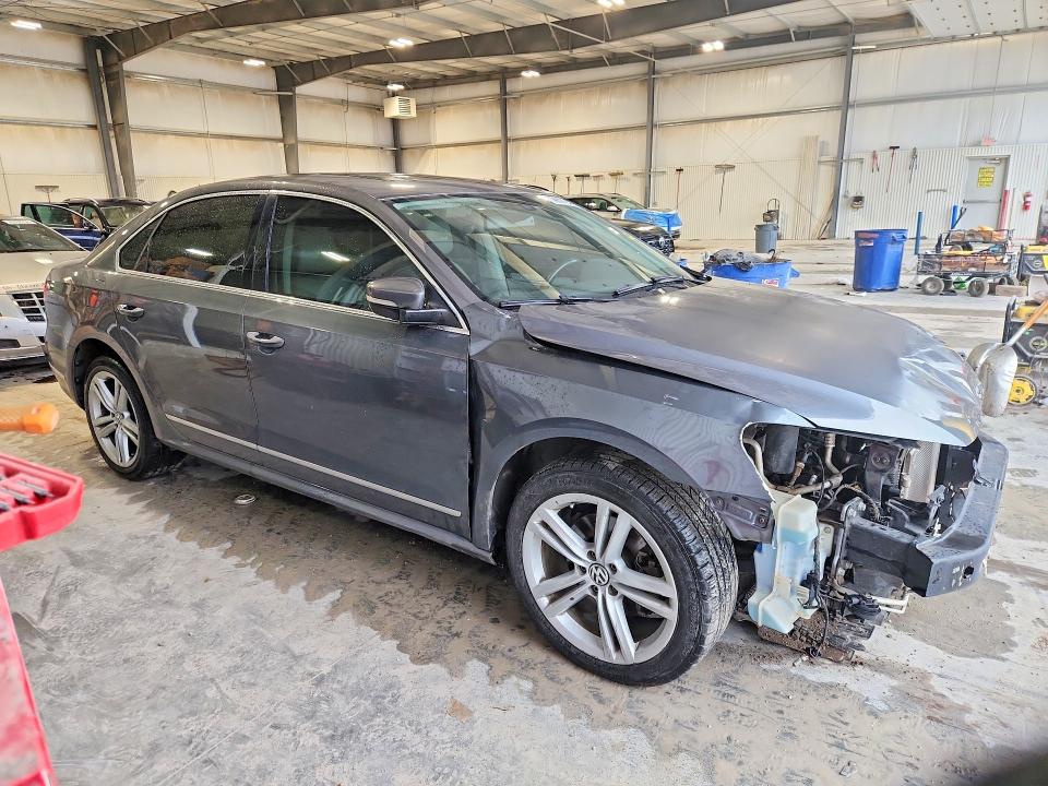 Снимка 4 от търг – 2015 VOLKSWAGEN PASSAT с VIN 1VWCV7A36FC064905