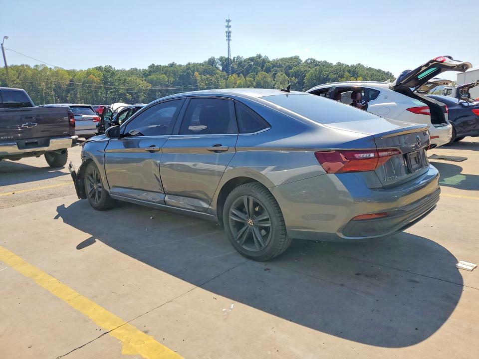Снимка 2 от търг – 2022 VOLKSWAGEN JETTA с VIN 3VW7M7BU6NM023134