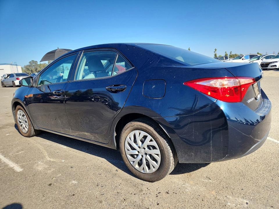 Zdjęcie 2 z aukcji – 2018 TOYOTA COROLLA z VIN 5YFBURHE9JP792268