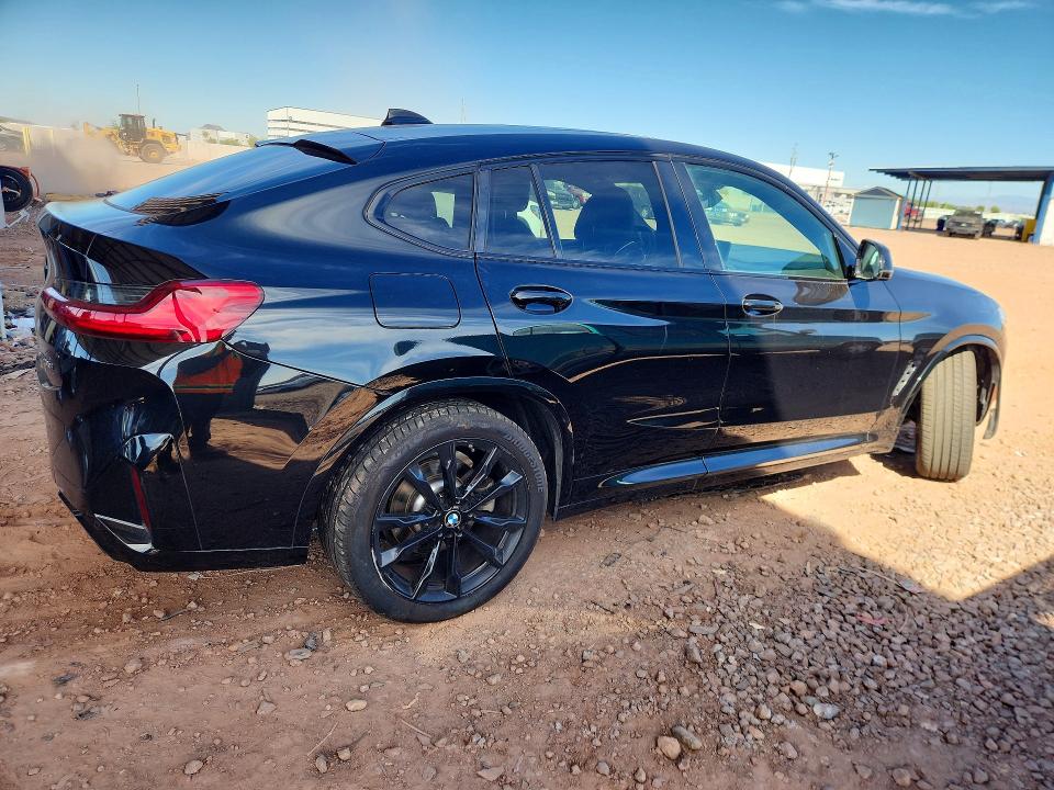 صورة رقم 3 من المزاد - 2023 BMW X4 مع VIN 5UX33DT02P9P84418