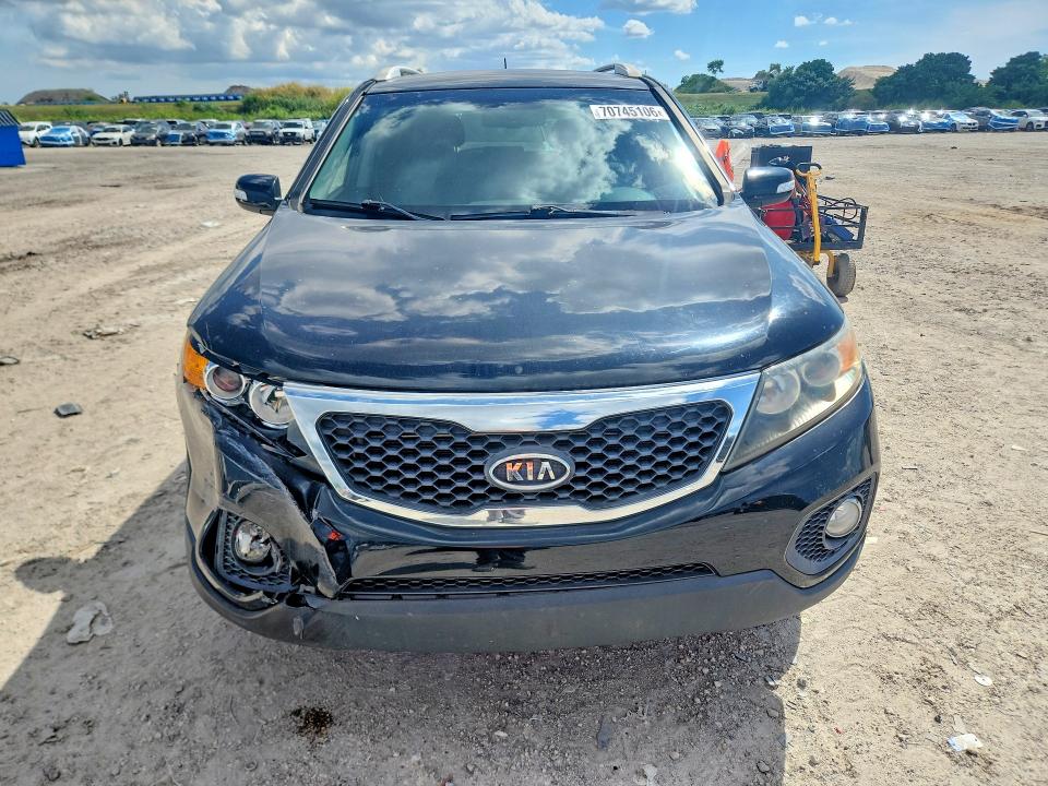 Photo 5 from auction – 2013 KIA SORENTO with VIN 5XYKT3A61DG328936