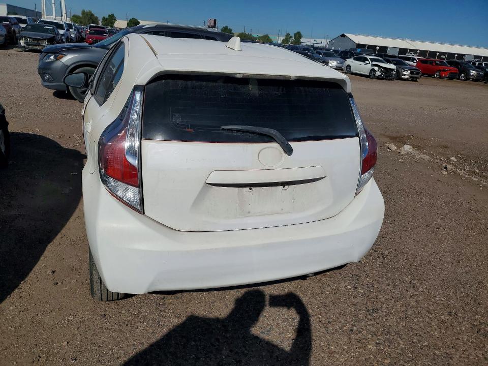 Photo 6 from auction – 2016 TOYOTA PRIUS C with VIN JTDKDTB33G1128792