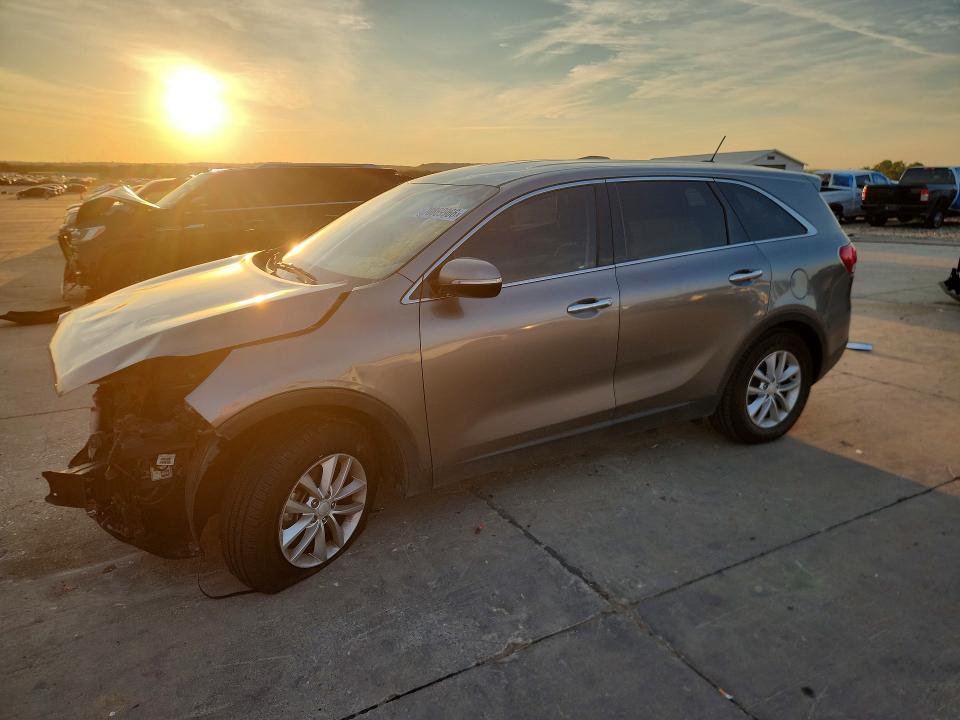 KIA SORENTO 2018 مع رقم تعريف المركبة 5XYPG4A35JG422805 - صورة من المزاد