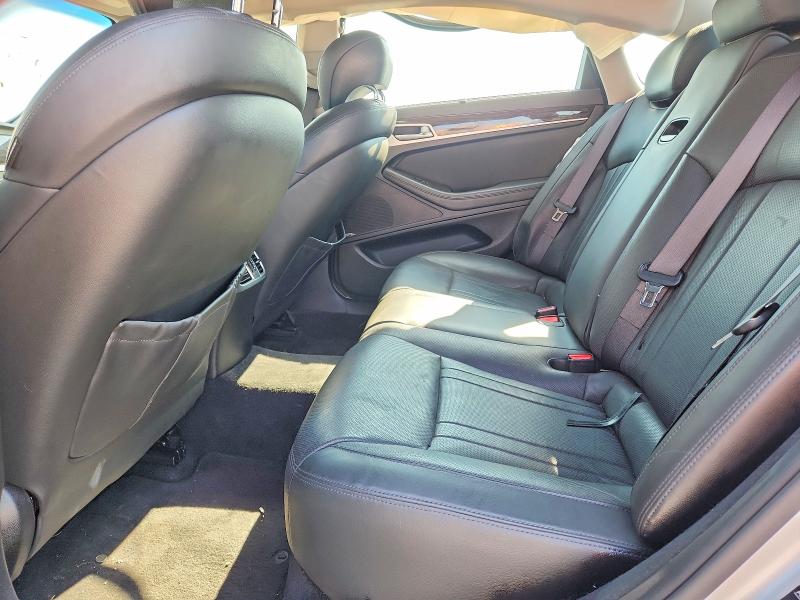 Photo 10 from auction – 2015 HYUNDAI GENESIS with VIN KMHGN4JE5FU036586