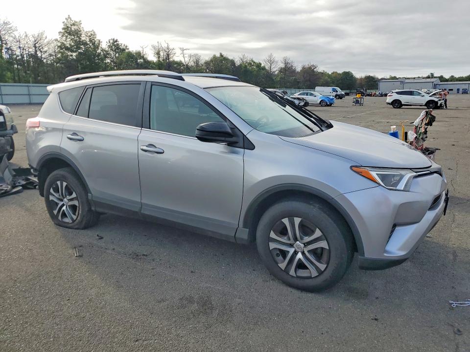 Photo 4 from auction – 2018 TOYOTA RAV4 with VIN 2T3BFREV6JW856920