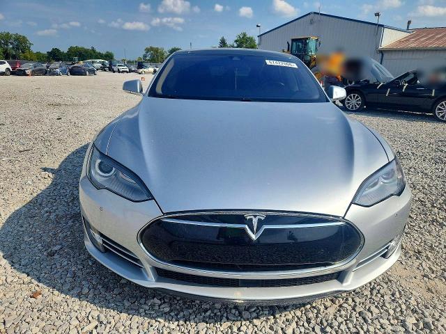 Снимка 5 от търг – 2014 TESLA MODEL S с VIN 5YJSA1H12EFP61016