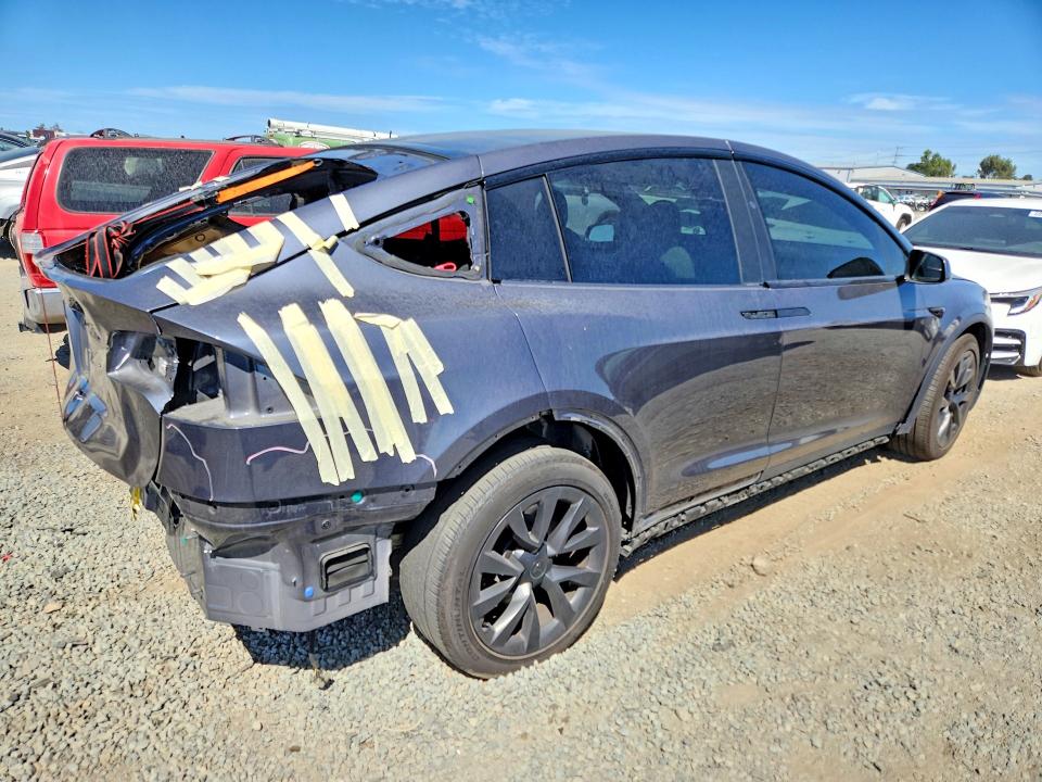 Снимка 3 от търг – 2023 TESLA MODEL X с VIN 7SAXCDE56PF368019