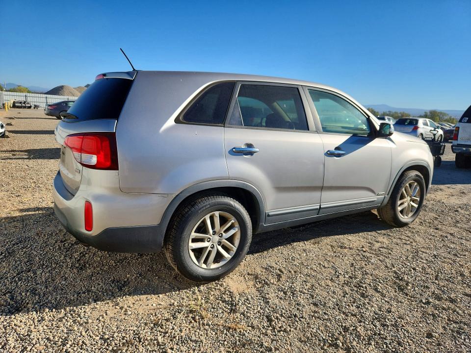 Photo 3 from auction – 2015 KIA SORENTO with VIN 5XYKTCA60FG653726