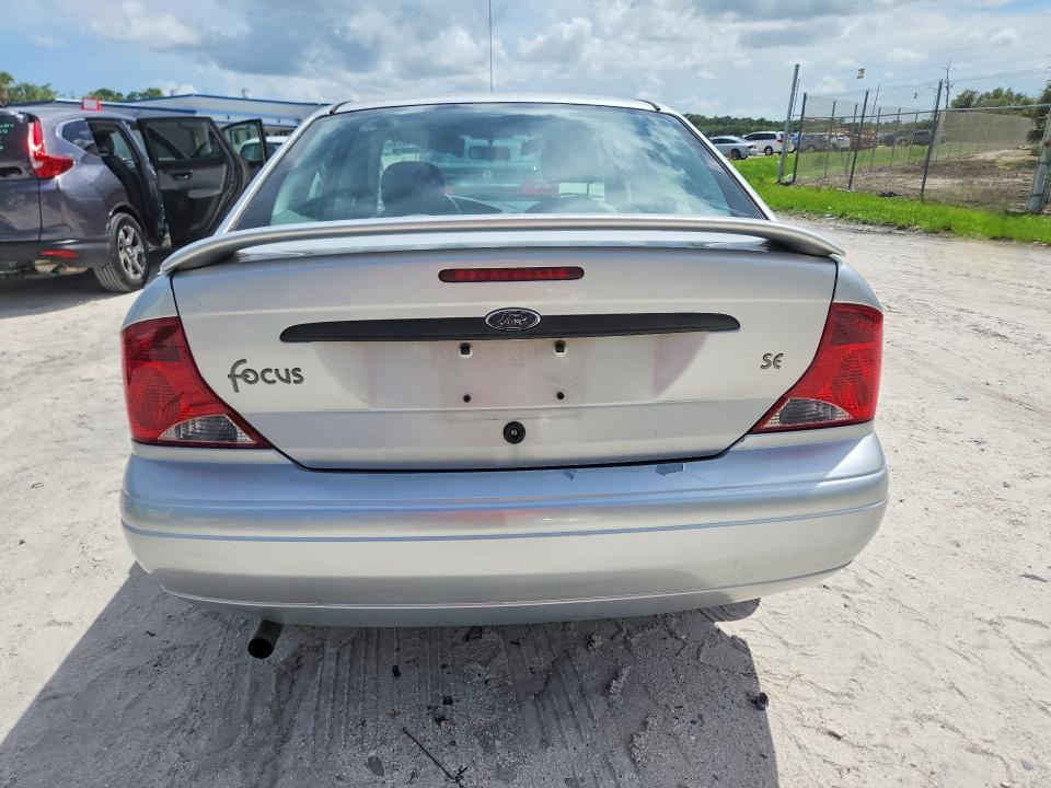 Zdjęcie 6 z aukcji – 2002 FORD FOCUS z VIN 1FAFP33P32W307037
