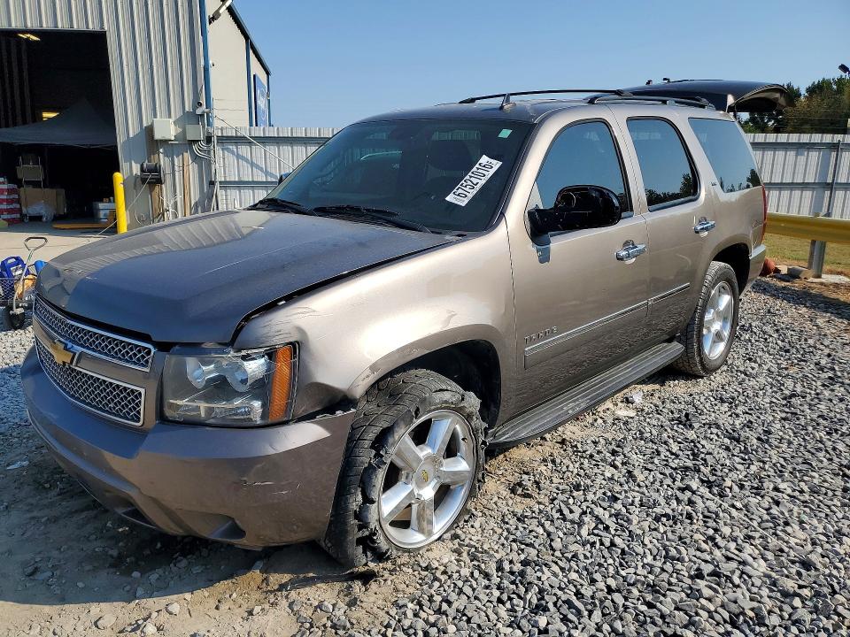 CHEVROLET TAHOE 2013 с VIN 1GNSCCE00DR145817 - Снимка от търг