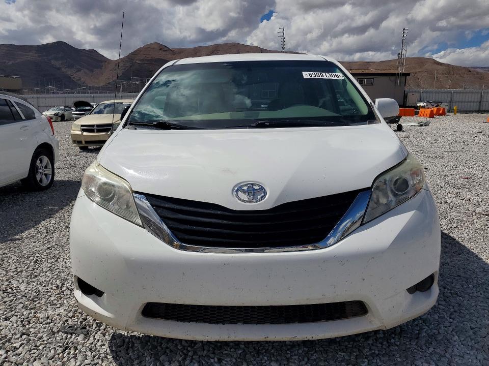 Photo 5 from auction – 2013 TOYOTA SIENNA with VIN 5TDJK3DC7DS069792