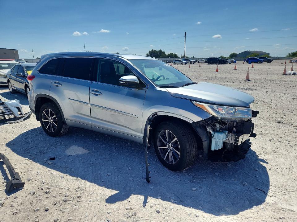 Photo 4 from auction – 2018 TOYOTA HIGHLANDER with VIN 5TDJZRFH2JS496591