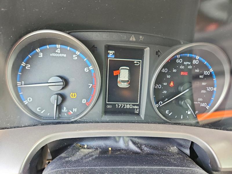 Photo 9 from auction – 2018 TOYOTA RAV4 with VIN JTMBFREV4JJ746494