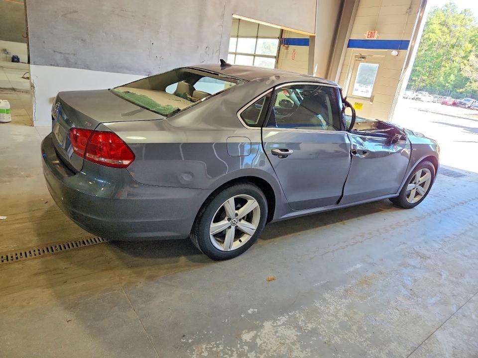 Photo 3 from auction – 2015 VOLKSWAGEN PASSAT with VIN 1VWAS7A35FC119795