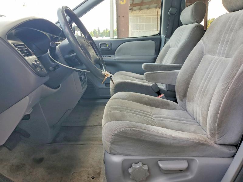 Photo 7 from auction – 2000 TOYOTA SIENNA with VIN 4T3ZF19C5YU268252