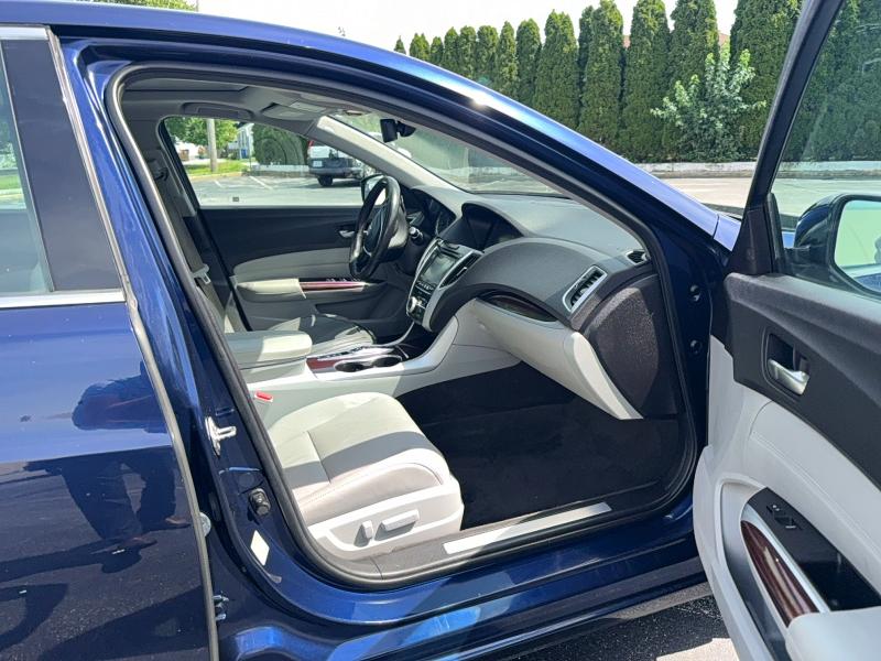 Photo 5 from auction – 2017 ACURA TLX with VIN 19UUB3F54HA003166