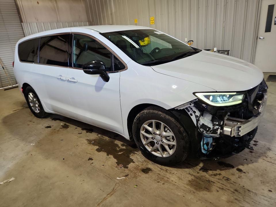 Photo 4 from auction – 2025 CHRYSLER PACIFICA with VIN 2C4RC1BG8SR556595