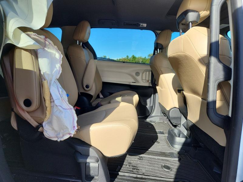 Photo 11 from auction – 2023 TOYOTA SIENNA with VIN 5TDJRKEC4PS156929