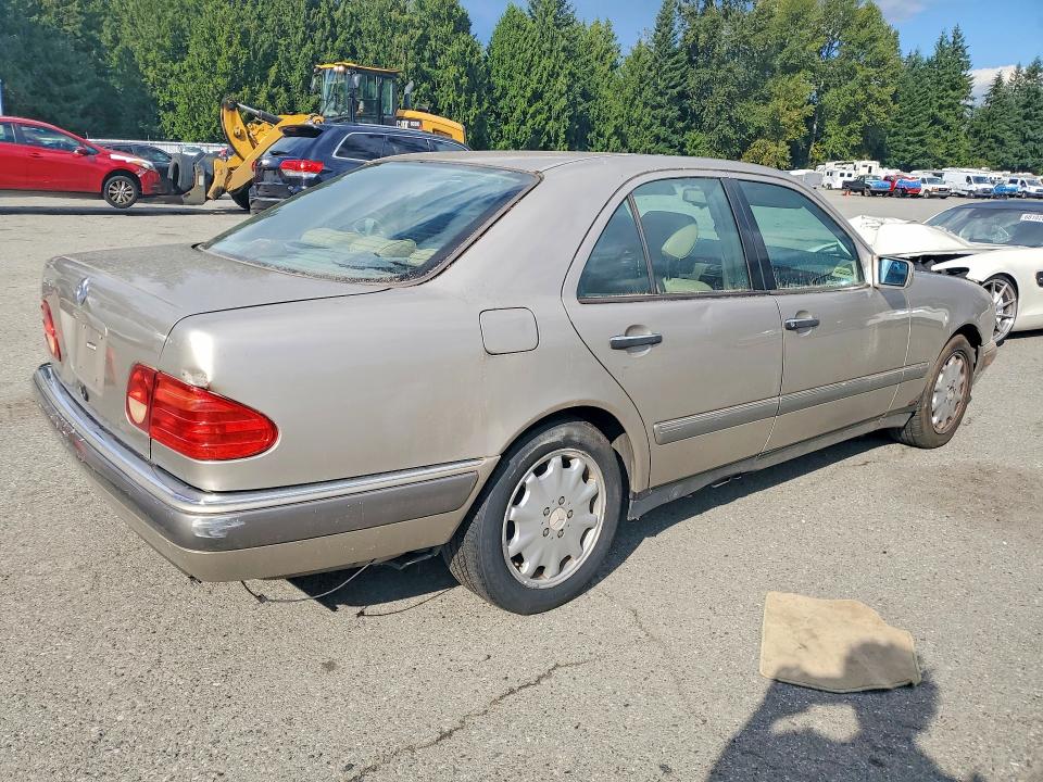 Photo 3 from auction – 1997 MERCEDES-BENZ E with VIN WDBJF55F5VA351290