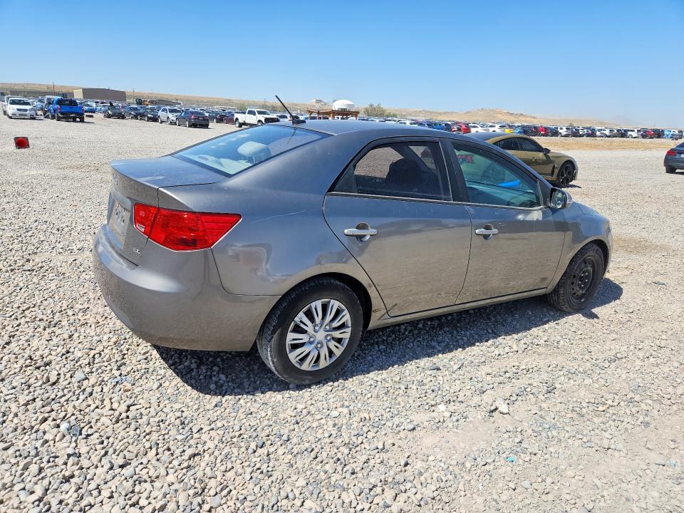 Photo 3 from auction – 2010 KIA FORTE with VIN KNAFU4A21A5167300