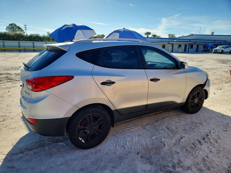Photo 3 from auction – 2011 HYUNDAI TUCSON with VIN KM8JU3AC0BU263180