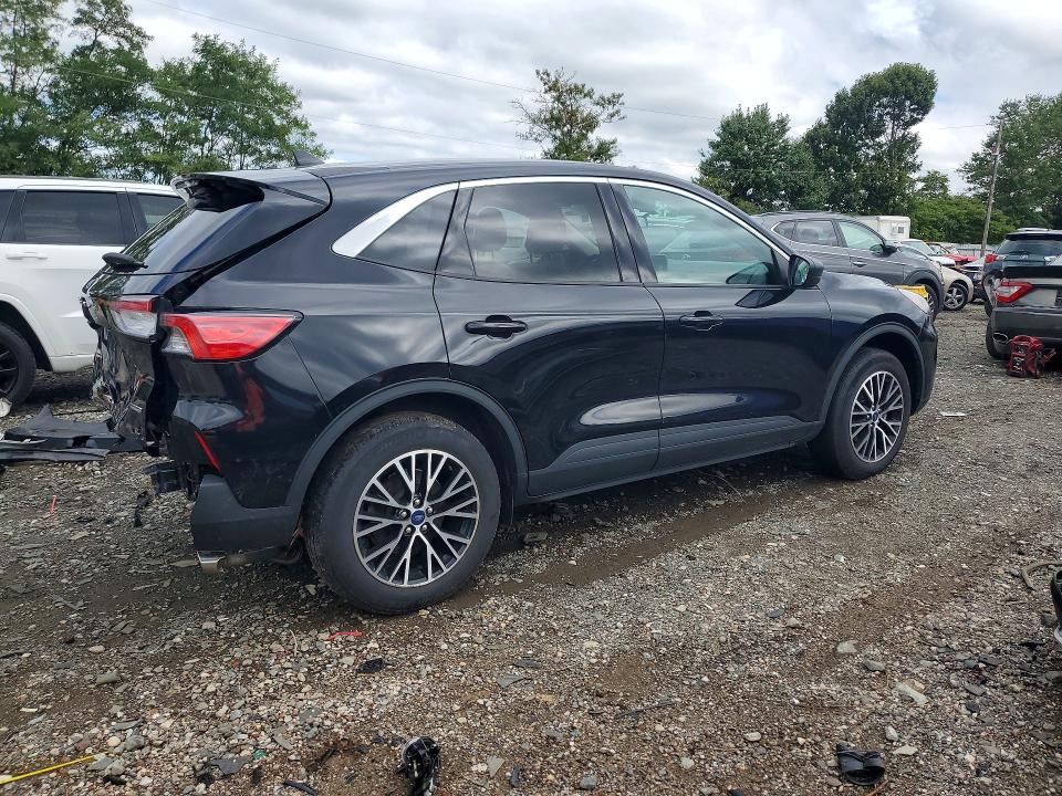 Photo 3 from auction – 2022 FORD ESCAPE with VIN 1FMCU0EZ2NUA92524