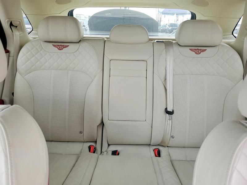 Photo 10 from auction – 2018 BENTLEY BENTAYGA with VIN SJAAC2ZV2JC017373