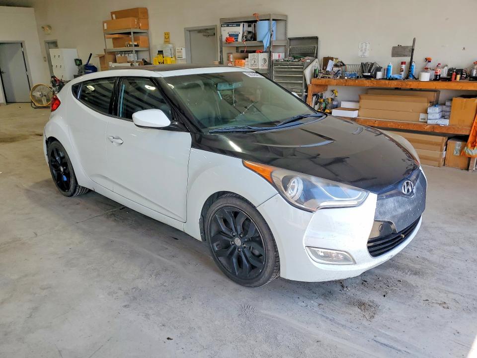 Photo 4 from auction – 2013 HYUNDAI VELOSTER with VIN KMHTC6AD8DU106537