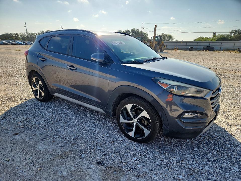 Photo 4 from auction – 2017 HYUNDAI TUCSON with VIN KM8J33A28HU563097